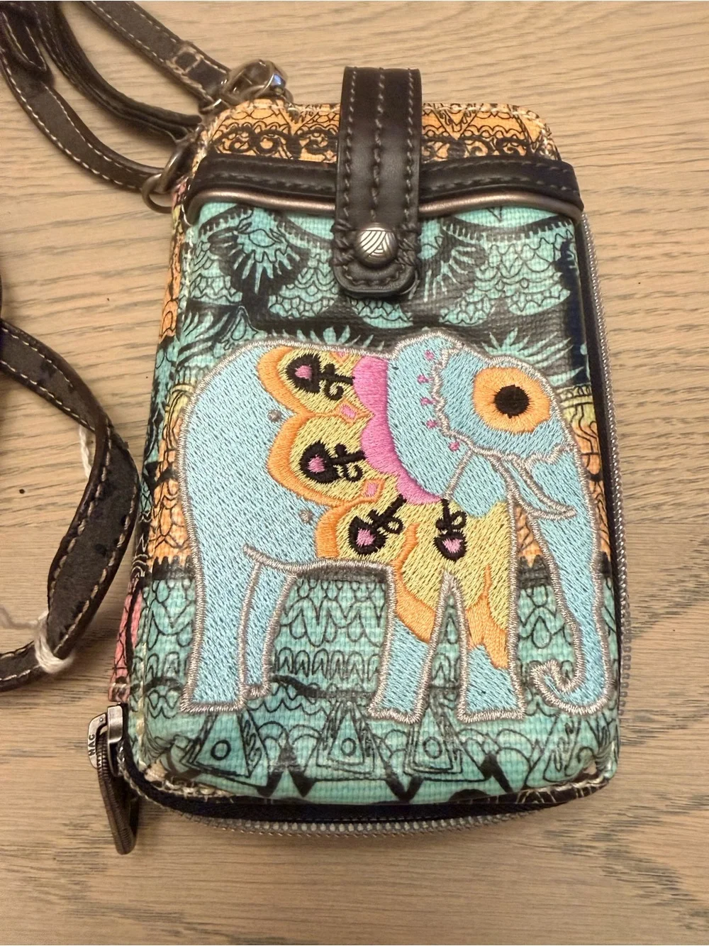 🍋 Sakroots Artist Circle Smartphone Crossbody Wallet